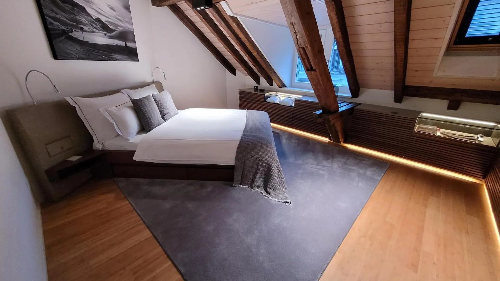 Le Bijou Lintheschergasse / Zurich Hb 0*,